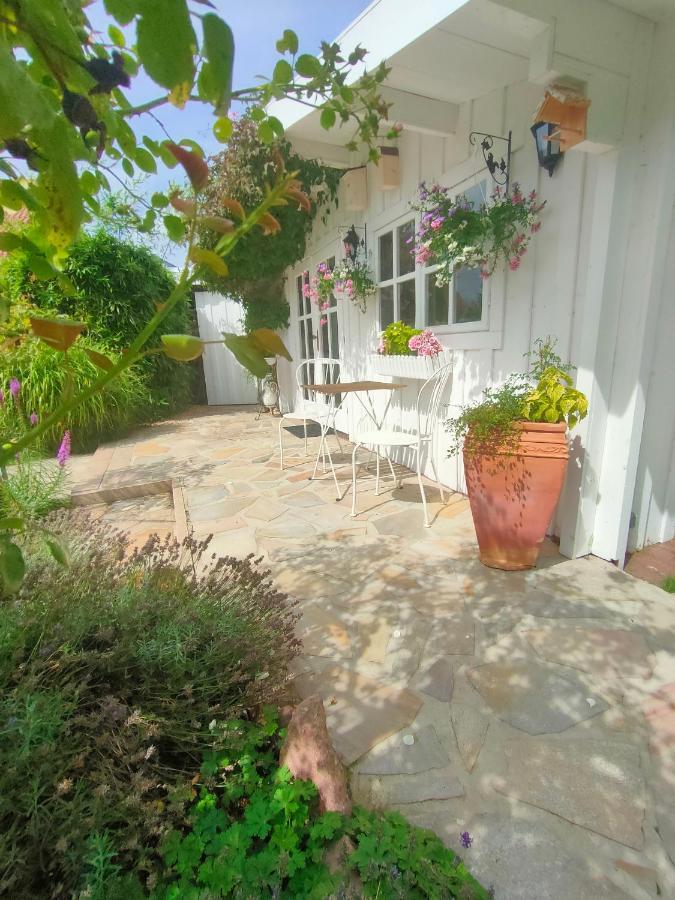 Luana`s White Cottage Surwold Esterno foto